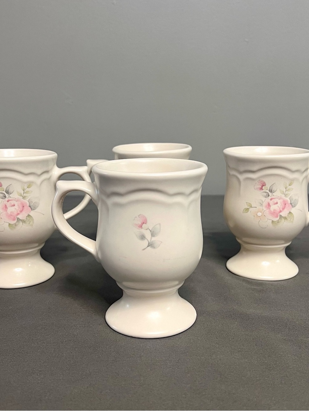 VTG Pfaltzgraff Set Of 4 Pedestal Tea Rose Coffe/Tea Mugs Cottagecore USA Made